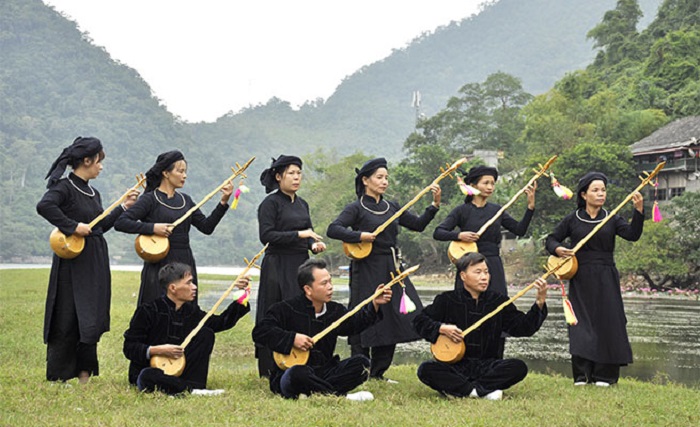 Trang phục dân tộc Tày.