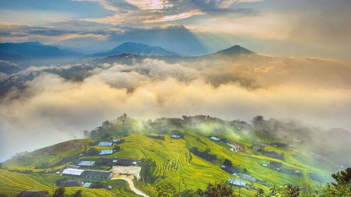 Mây trên đỉnh núi Hà Giang.